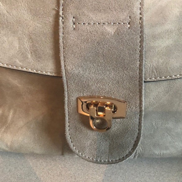 🎗NWOT Gray suede large shoulder or crossbody bag - Picture 2 of 5